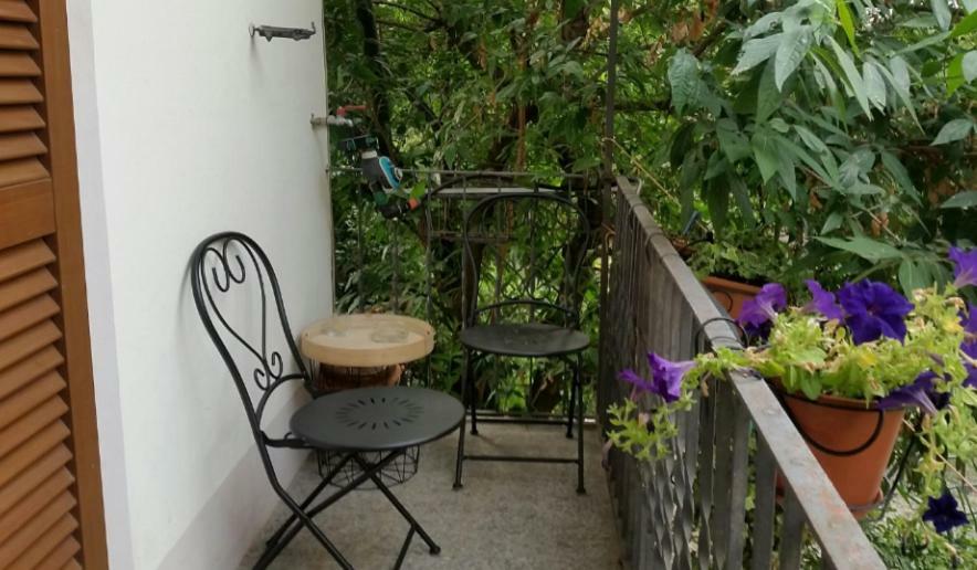 La Signora Delle Camelie Hotel Lesa Eksteriør billede
